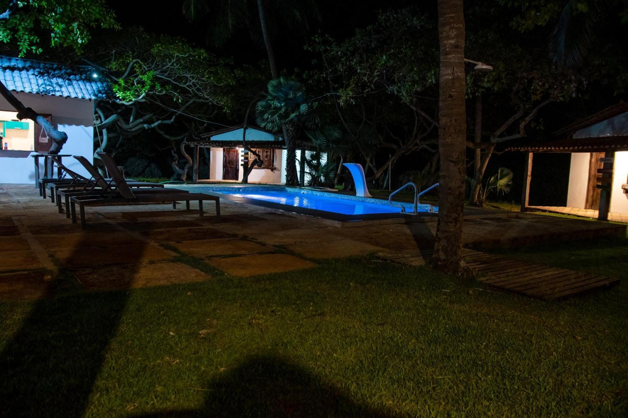 Orla Atins Hotel Exterior photo
